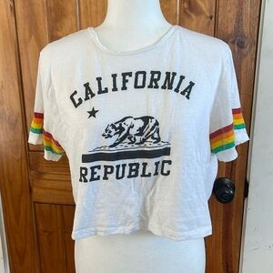 Freeze White cropped T shirt California Republic 11/13 Small rainbow stripe Bear
